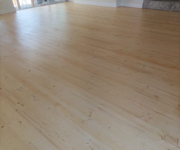 Installation of wooden floors 2